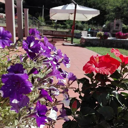 Agriturismo La Casina Rosa Фермерский дом *